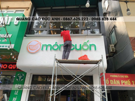 thi công bảng hiệu sơn gai sần